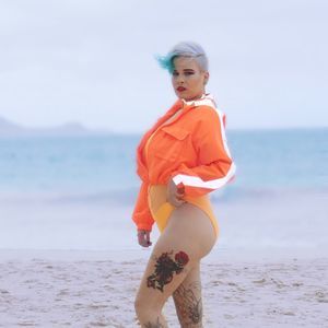 Meet your Posher, Lora